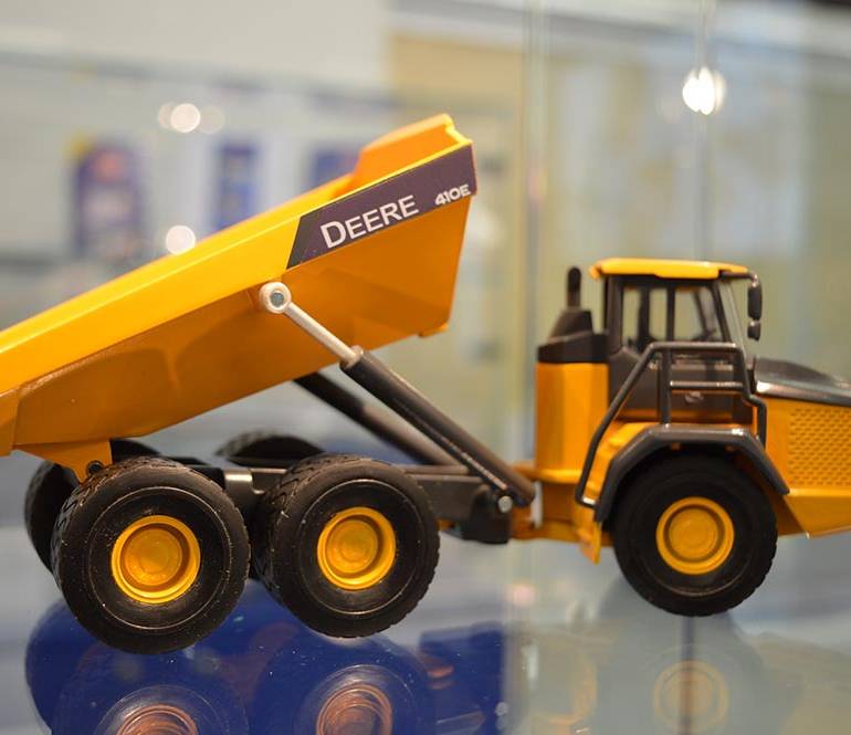 Игровая модель Самосвал John Deere  